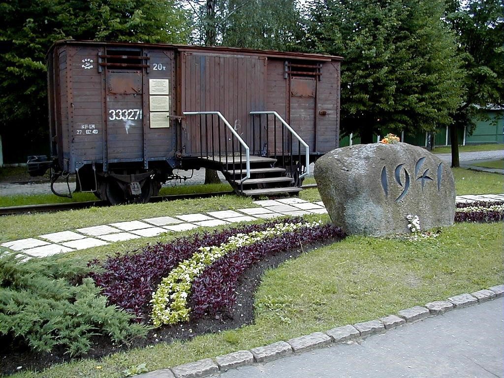 Wagon towarowy na stacji w Torņakalns upamiętniający ofiary masowych deportacji w 1941 roku. Zdj. Muzeum Okupacji Łotwy