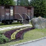 Wagon towarowy na stacji w Torņakalns upamiętniający ofiary masowych deportacji w 1941 roku. Zdj. Muzeum Okupacji Łotwy