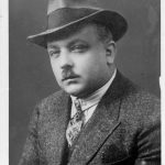 Kazimierz Czapiński, poseł. Fotografia portretowa. W kapeluszu. Zdj. Narodowe Archiwum Cyfrowe.