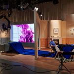 Valtrik Pihl mówi o swojej ogromnej fladze w Estońskiej Telewizji Publicznej. Zdj. EV100.