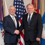 Sekretarz obrony Stanów Zjednoczonych Jim Mattis i minister obrony Szwecji Peter Hultqvist. Zdj. Jim Mattis / Flickr / CC.