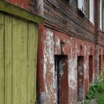 Ulice w ryskim getcie nazwane zostały według miejsc pochodzenia transportów. Młodzi ludzie chcą upamiętnić tragiczną historię malując i przypominając te nazwy. Na zdjęciu Bielefelderstraße. Zdj. Annette Schneider-Solis.