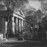 Kaplica Niszkowskich na cmentarzu ewangelickim na Pohulance (fotografia J. Bułhaka z ok. 1930).