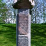 Pomnik Ludwika Zamenhofa w Wiejsiejach. Zdj. Andrjusgeo / Wikipedia / CC.