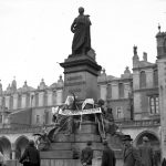 W marcu 1938 r. odbyły się liczne antylitewskie manifestacje. Towarzyszyły im hasła, jak „Wodzu, prowadź na Kowno!”. Na zdjęciu demonstracja w Krakowie. Zdj. Narodowe Archiwum Cyfrowe.