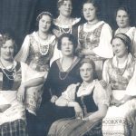 Sofija Smetonienė w środku. Kowno, 1935 r.