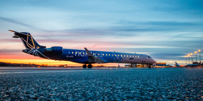 Samolot z oznaczeniami Nordiki i PLL Lot. Zdj. Visit Estonia / Flickr / CC.