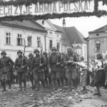 Zajęcie Zaolzia – wkroczenie wojsk polskich do Jabłonkowa. Przemarsz oddziałów wojskowych przez ulice miasta. Zdj. Narodowe Archiwum Cyfrowe.