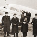 Litewska delegacja przed odlotem do Moskwy na negocjacje sowiecko-litewskiego traktatu o pomocy wzajemnej. Od lewej: Jonas Norkaitis, generał Stasys Raštikis, minister spraw zagranicznych Juozas Urbšys i wicepremier Kazys Bizauskas. 7 października 1940 r. Zdj. Gimtoji istorija / PD.