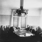 Negocjacje traktatu łotewsko-soweickiego. Zdj. Łotewskie Narodowe Muzeum Historii.