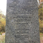 Tablica z nazwiskami osób rozstrzelanych 24 lutego 1940 roku wraz z Sewerynem Pieniężnym. Zd. Miłosz J. Zieliński.