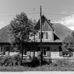 Zachowany dom w zachodniej części miasta. Zdj. Miłosz Jeromin Cordes.