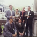 Olga i Galina stoją w środku, z lewej strony stoi Juraj Marušiak (Słowacja), siedzi Andrzej Pukszto (Litwa), z prawej stoi Igor Talwak (Ukraina) i siedzi Libor Svoboda (Czechy). Zdj. z archiwum Natalii Sindetskiej.