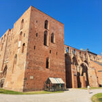 Ruiny katedry w Tartu. Współcześnie części budynku udostępnione są jako Muzeum Uniwersytetu w Tartu i wieża widokowa. Zdj. Kazimierz Popławski.
