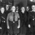 Senat Wolnego Miasta Gdańska. Stoją od lewej: Hans Albert Hohnfeldt, Adalbert Boeck, Wilhelm Huth, Hermann Rauschning, Max Bertling, Anton Sawatzki, Wilhelm von Wnuck, Arthur Greiser, Willibald Wiercinski-Keiser. Zdj. Narodowe Archiwum Cyfrowe.
