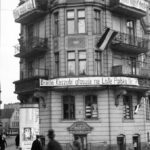 Wybory do Volkstagu Wolnego Miasta Gdańska. Transparent nawołujący do głosowania na Listę Polską nr 7. 1933 r. Zdj. Narodowe Archiwum Cyfrowe.