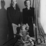 Albańska rodzina królewska – król Zogu I, królowa Geraldine i książę Leka. Londyn 1941 r. Zdj. CC0.