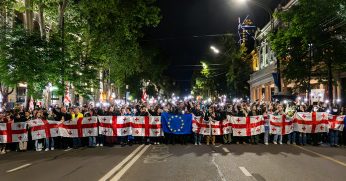 Protesty antyrządowe w Tbilisi w 2024 r. Zdj. Ramaz Bluashvili / Pexels.com.