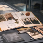 Fragment wystawy „Nasi chłopcy. Mieszkańcy Pomorza Gdańskiego w armii III Rzeszy” w Muzeum Gdańska. Zdj. Muzeum Gdańska.